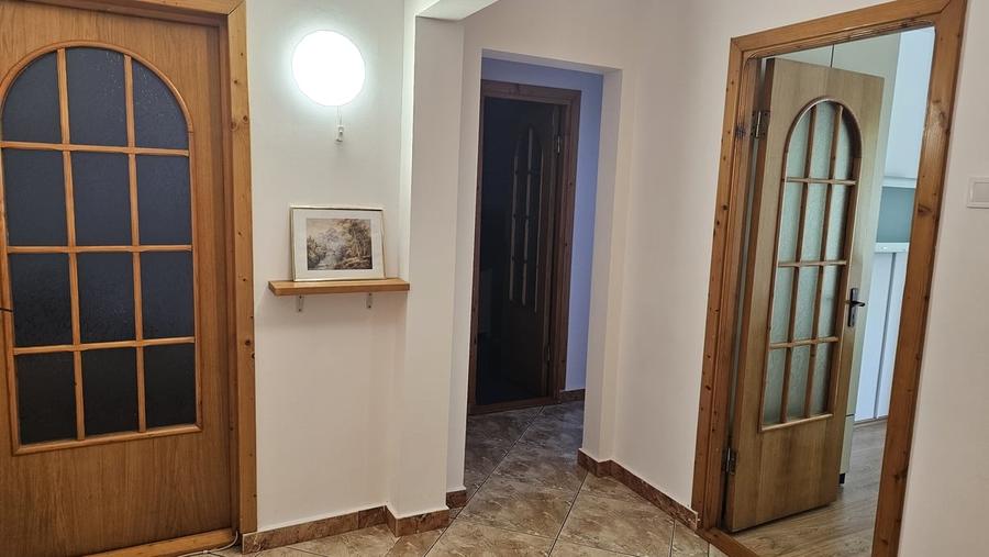 Apartament cu 4 camere semidecomandat în Nord