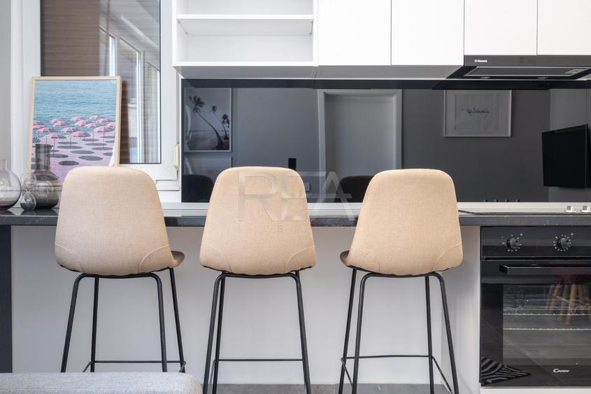 Apartament cu 5 camere decomandat, mobilat în Universitate
