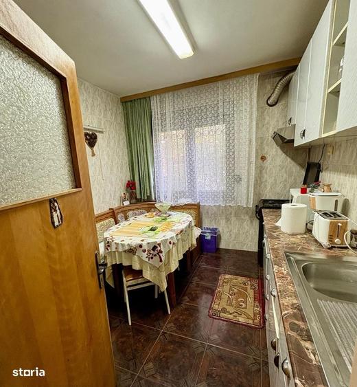 Apartament cu 3 camere decomandat în Tineretului