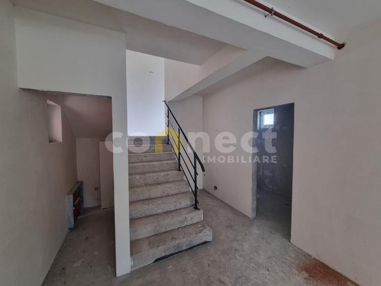 Duplex cu 5 camere cu Canalizare în Iris