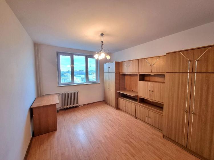 Apartament cu 2 camere semidecomandat, mobilat în Girocului