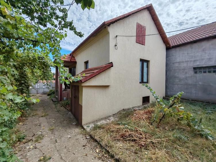 Casă cu 3 camere cu Teren 400 Mp în Central