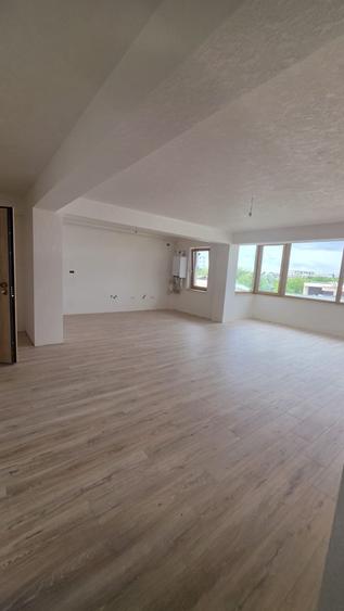 Apartament cu 3 camere decomandat în Sălăjan