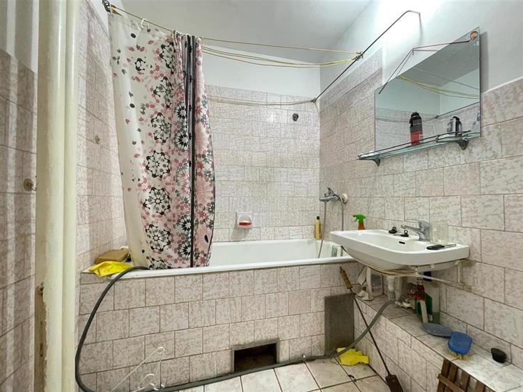 Apartament cu 3 camere decomandat în Decebal