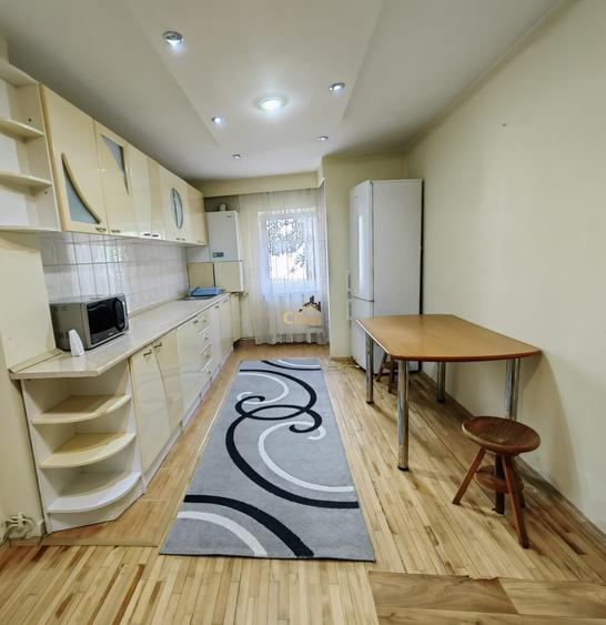 Apartament cu 3 camere decomandat, mobilat în Între Lacuri