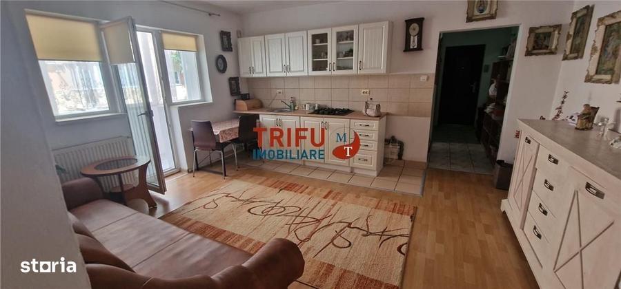 Apartament cu 3 camere semidecomandat în Cetate