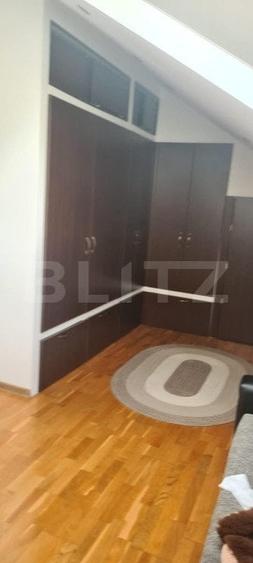 Casă individuală cu 7 camere cu Garaj în Fieni