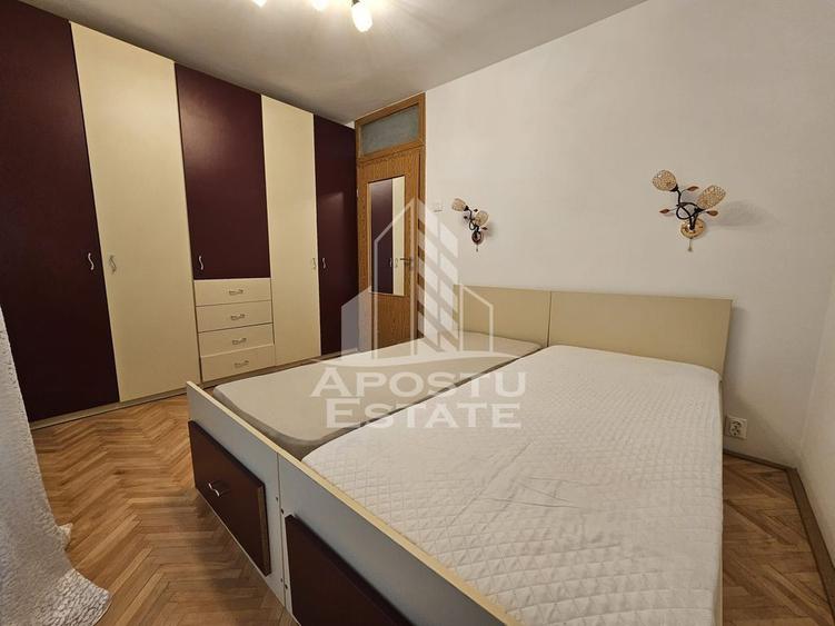 Apartament cu 4 camere decomandat în Complex Studențesc