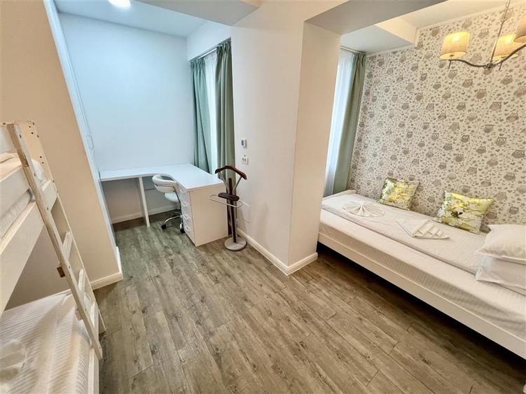 Apartament cu 6 camere decomandat, mobilat în Poiana Brașov