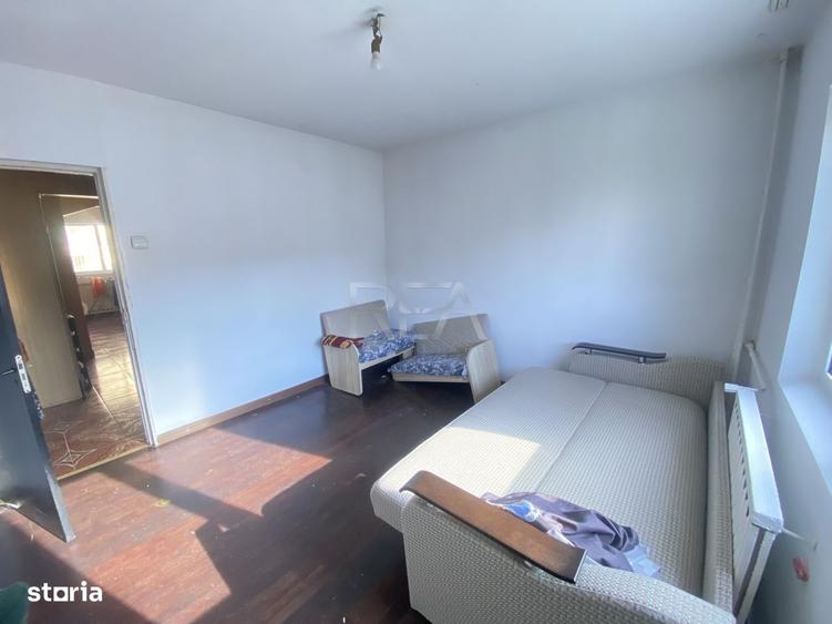 Apartament cu 3 camere decomandat în Trafic Greu