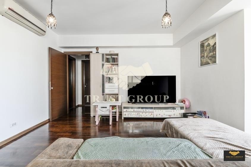 Apartament cu 3 camere semidecomandat, mobilat în Titulescu