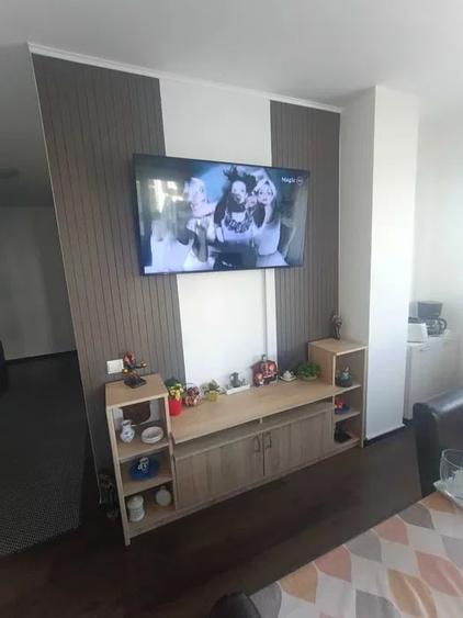 Apartament cu 3 camere decomandat, mobilat în Florești