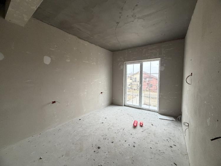 Duplex cu 4 camere cu Canalizare în Moșnița Veche