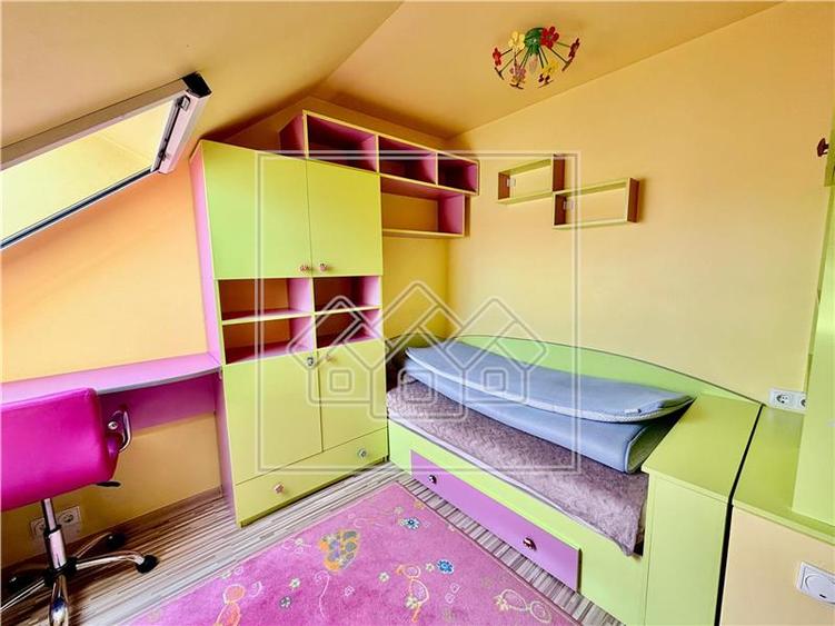 Apartament cu 3 camere semidecomandat în Terezian