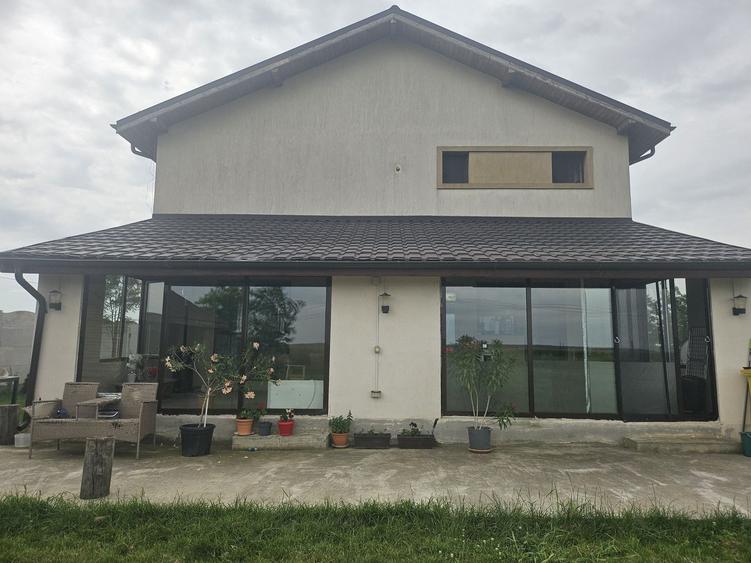 Casă cu 4 camere în Central