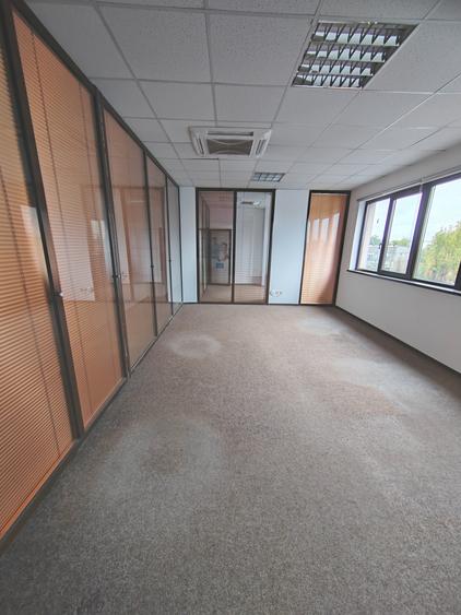 Casă individuală cu 10 camere cu Teren 400 Mp în Barbu Văcărescu