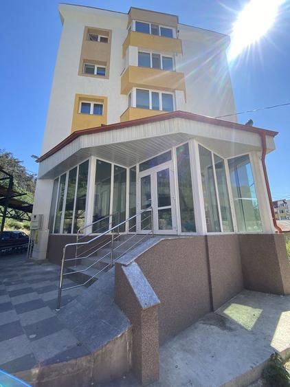 Spațiu comercial, de 85 mp, în Coman