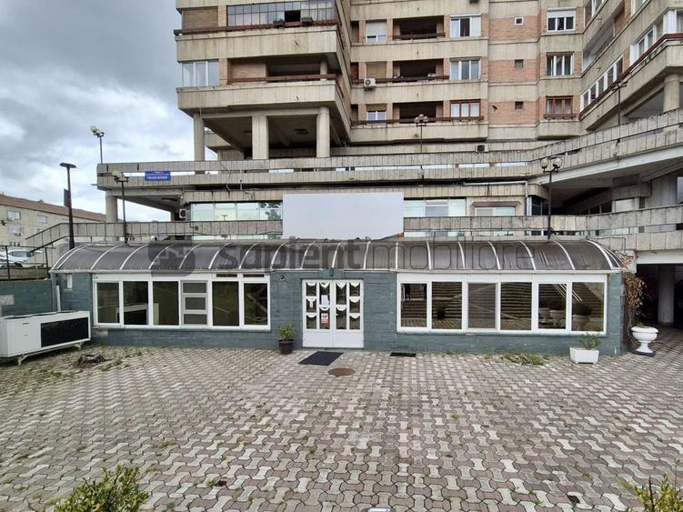 Spațiu comercial, de 394.89001464844 mp, în Centru Civic