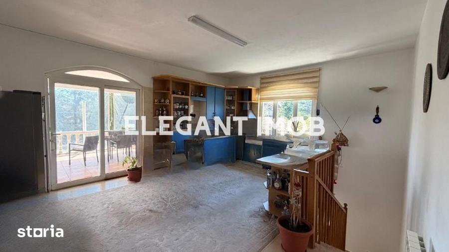 Casă cu 10 camere cu Teren 4900 Mp în Corbeanca