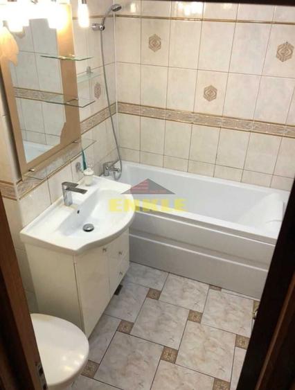 Apartament cu 4 camere decomandat, mobilat în Central