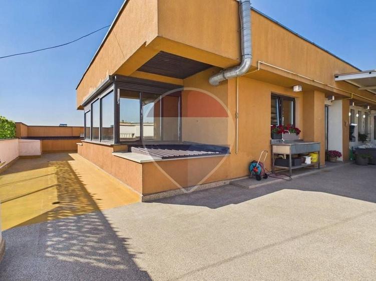 Penthouse cu 7 camere, mobilat în Periferie