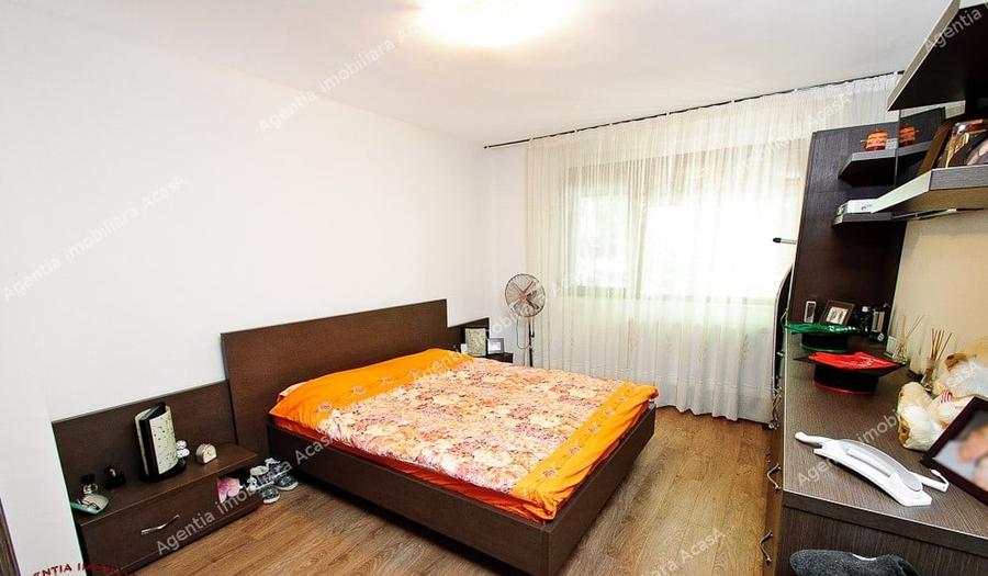 Apartament cu 3 camere decomandat, mobilat în Mazepa 1