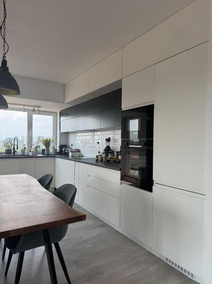 Apartament cu 4 camere decomandat în Lacul Tei