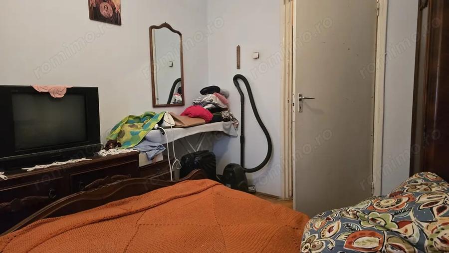 Apartament cu 4 camere semidecomandat în Gojdu