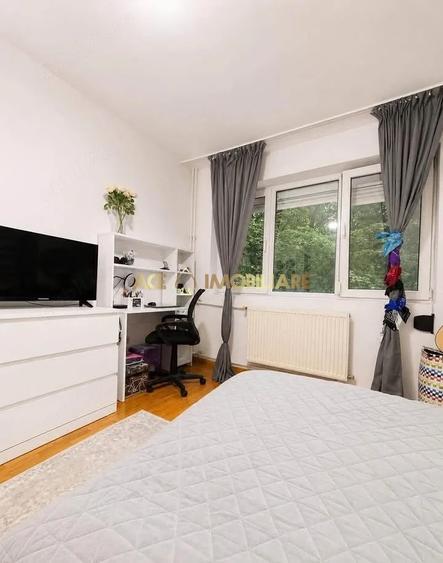 Apartament cu 3 camere decomandat, mobilat în Apusului