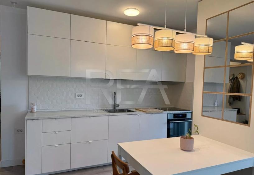 Apartament cu 5 camere decomandat, mobilat în Pajura
