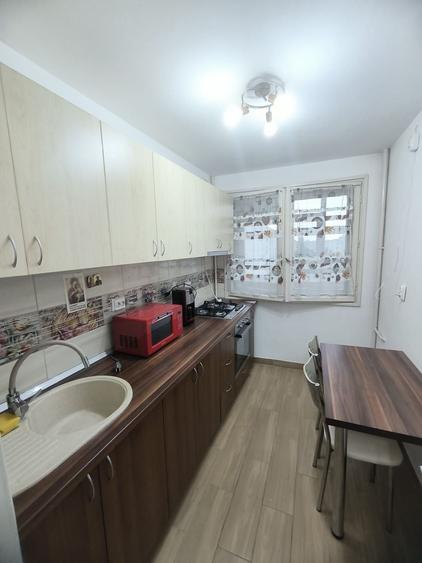 Apartament cu 2 camere semidecomandat în Crângași