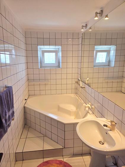 Apartament cu 3 camere decomandat, mobilat în Octavian Goga