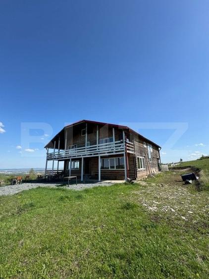 Casă individuală cu 6 camere cu Teren 8700 Mp în Mihai Viteazu