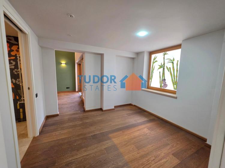 Casă individuală cu 10 camere cu Teren 150 Mp în Capitale