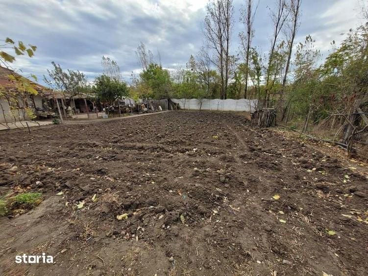 Casă cu 4 camere semidecomandat cu Teren 139 Mp în Vădăstrița