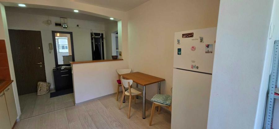 Apartament cu 2 camere decomandat în Teiul Doamnei