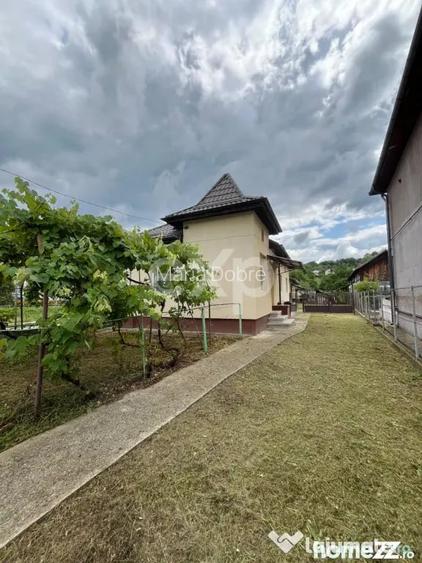 Casa cu 3 camere ?i teren 1.140 mp toate utilita?ile, an - Pucioasa (Dambovita)