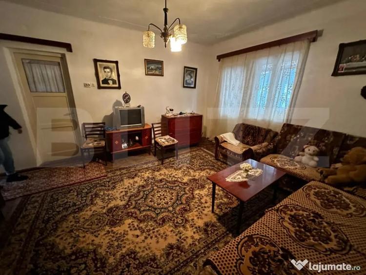 Casa cu 2 apartamente, 6 camere, teren 800 mp-ideal pensiune - 2
