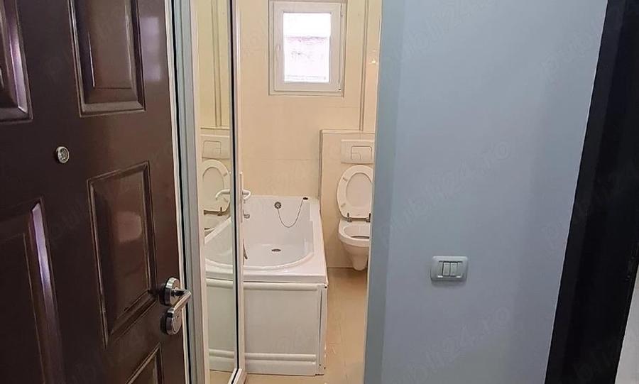 Garsonieră decomandată în Universitate