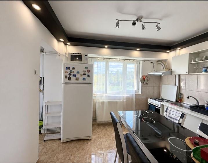 Proprietar Inchiriez apartament cu 2 camere cu parcare privata zona intre lacuri - 1