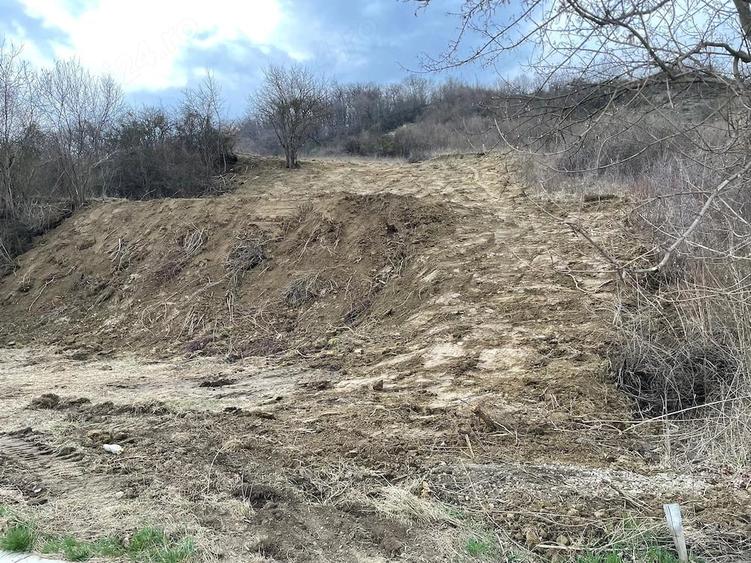 Teren de 1525 mp, în Jelna