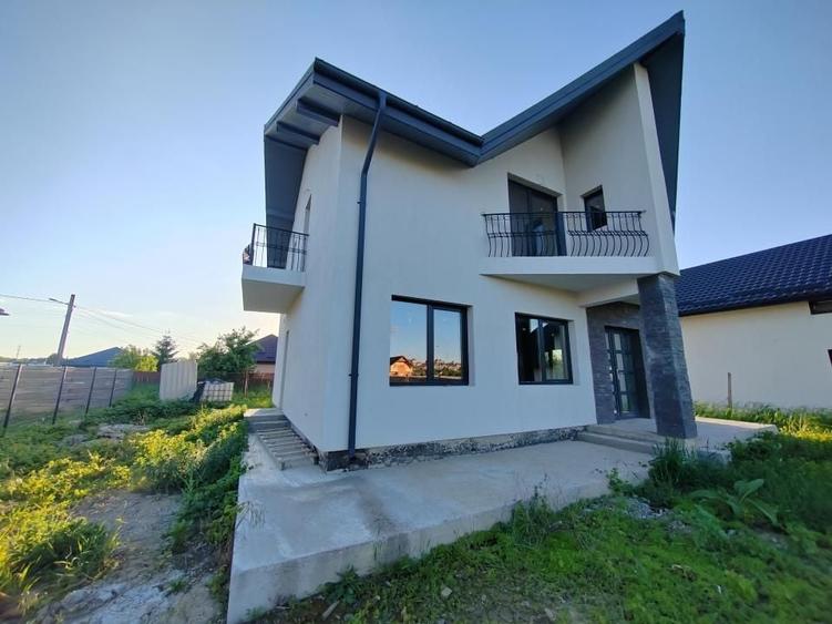 Casă individuală cu 3 camere cu Canalizare în Lunca Cetățuii