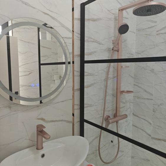 Casă cu 6 camere cu Piscina în Șura Mică
