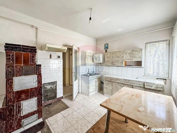 Casă cu 4 camere cu Teren 1145 Mp în Central