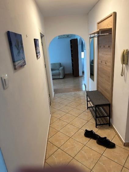 Apartament cu 3 camere semidecomandat, mobilat în Arcul de Triumf
