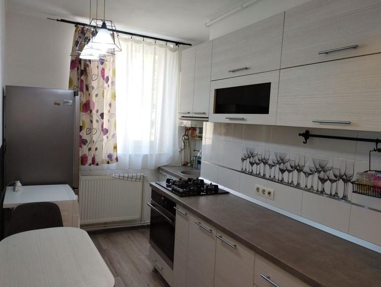 Inchiriez apartament doua camere - 8
