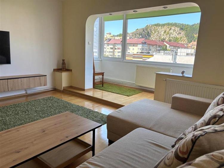 Apartament cu 3 camere decomandat, mobilat în Răcădău