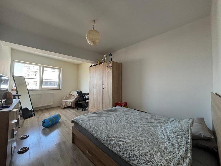 Apartament cu 3 camere decomandat în Theodor Pallady