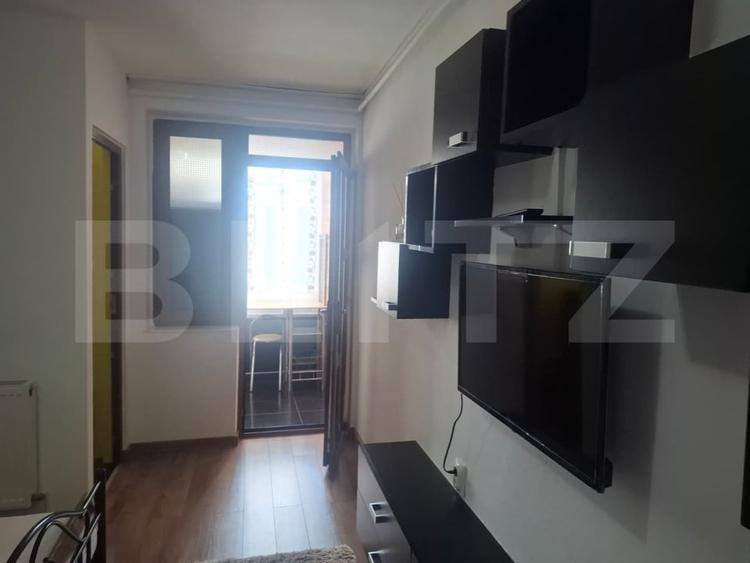 Garsonieră decomandată, mobilată în Micro 9