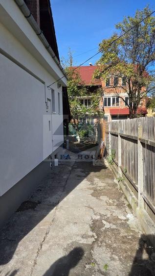 Casă individuală cu 3 camere cu Canalizare în Centrul Civic